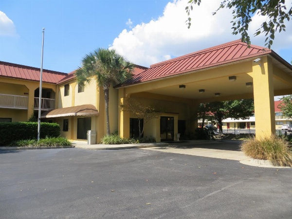 Fairview Inn & Suites Mobile image 1