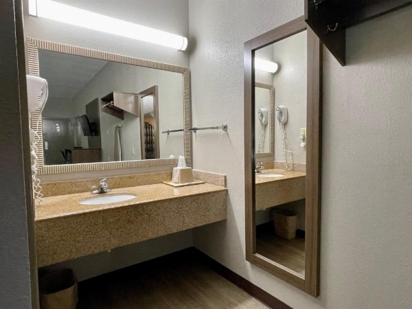 Fairview Inn & Suites Mobile image 21