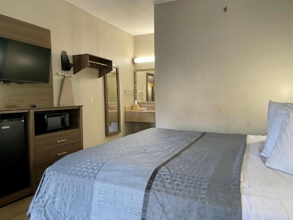 Fairview Inn & Suites Mobile image 24