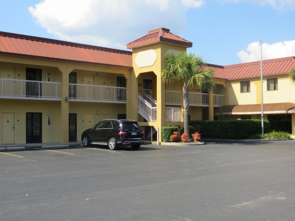 Fairview Inn & Suites Mobile image 3