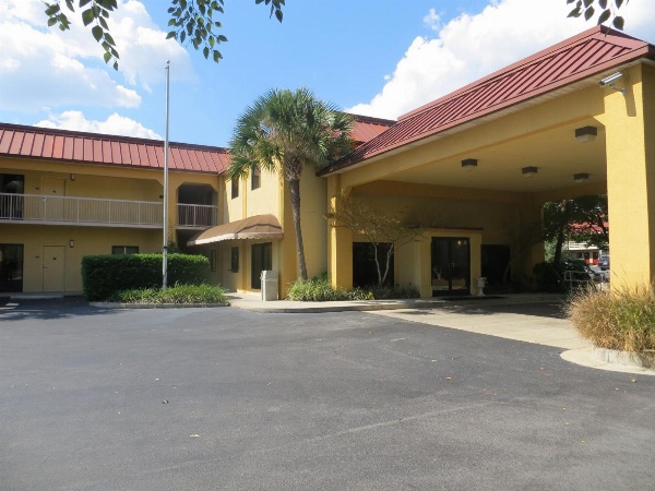 Fairview Inn & Suites Mobile image 4