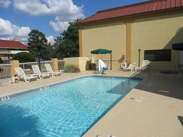 Fairview Inn & Suites Mobile image 5