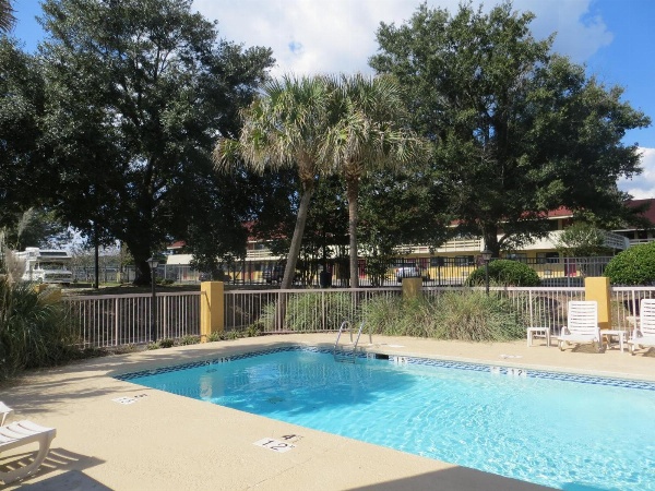 Fairview Inn & Suites Mobile image 6